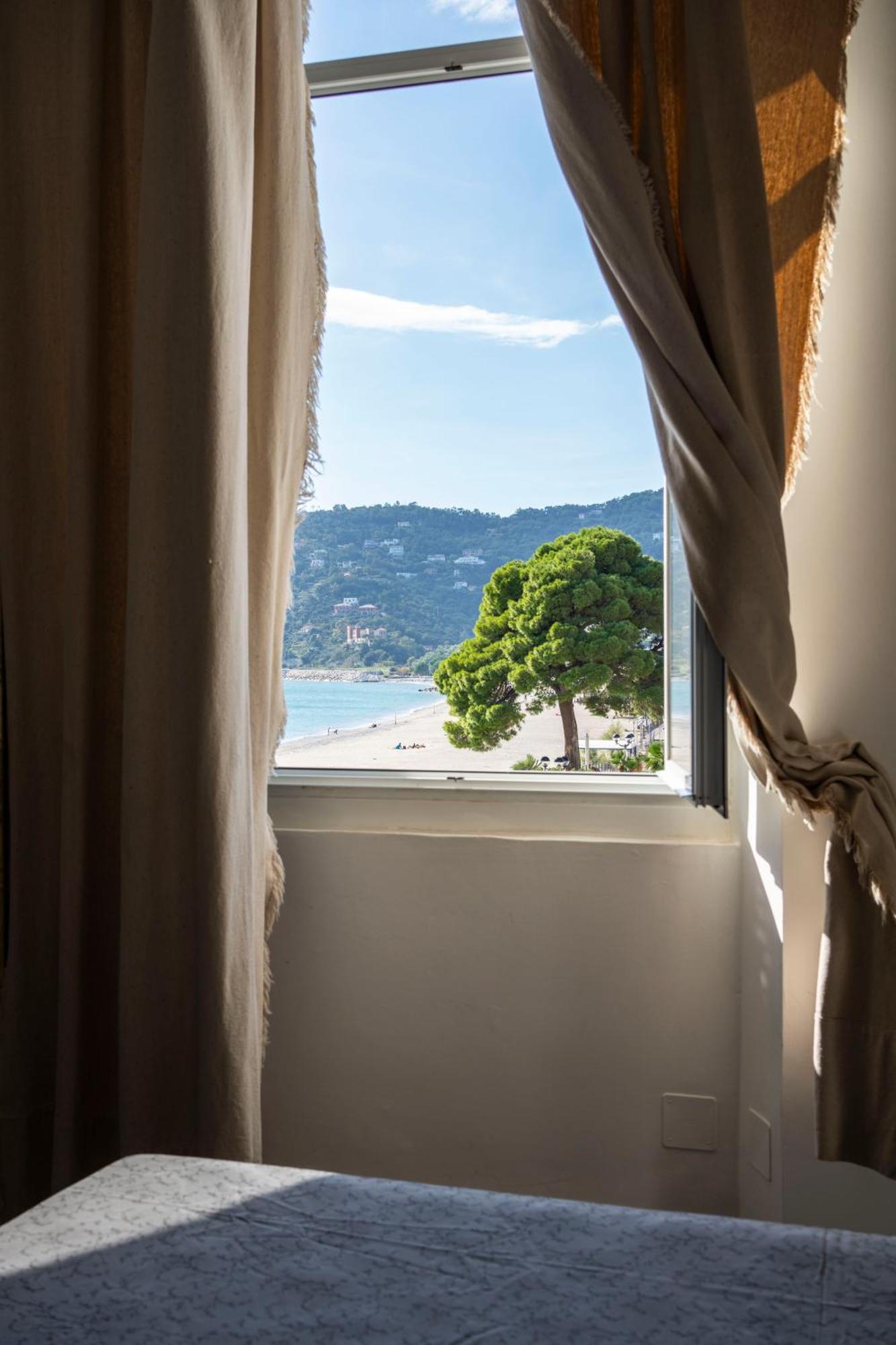 Hotel Miramare Spotorno Ruang foto