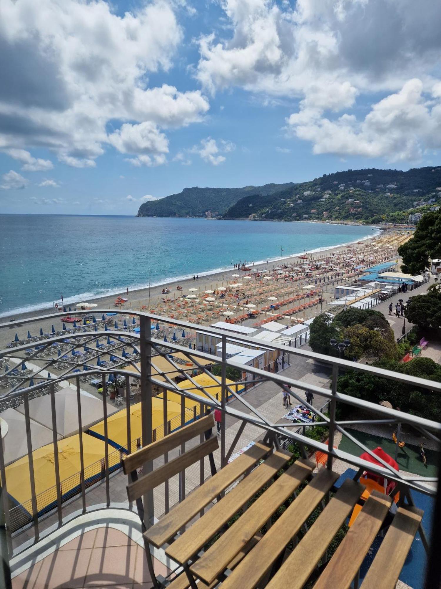 Hotel Miramare Spotorno Bagian luar foto