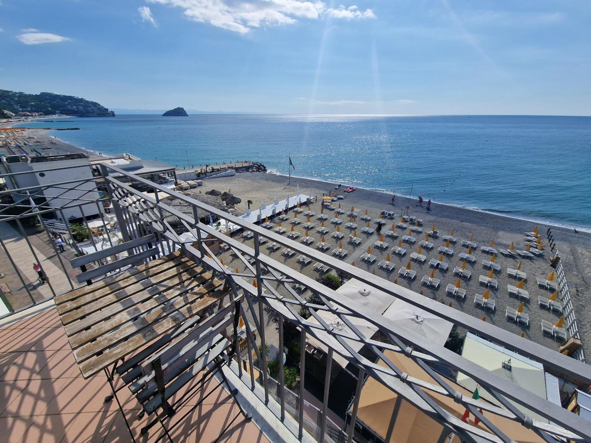Hotel Miramare Spotorno Bagian luar foto