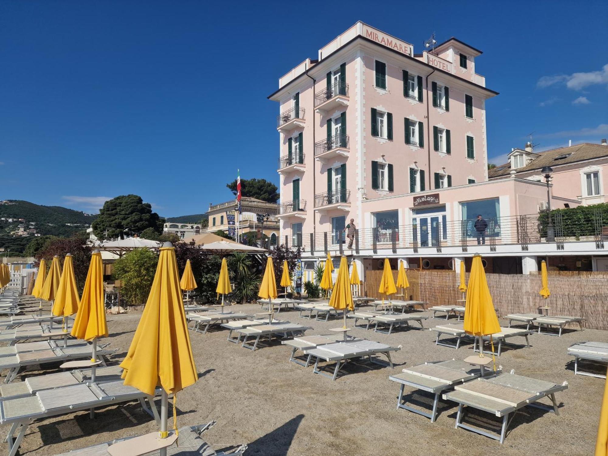 Hotel Miramare Spotorno Bagian luar foto