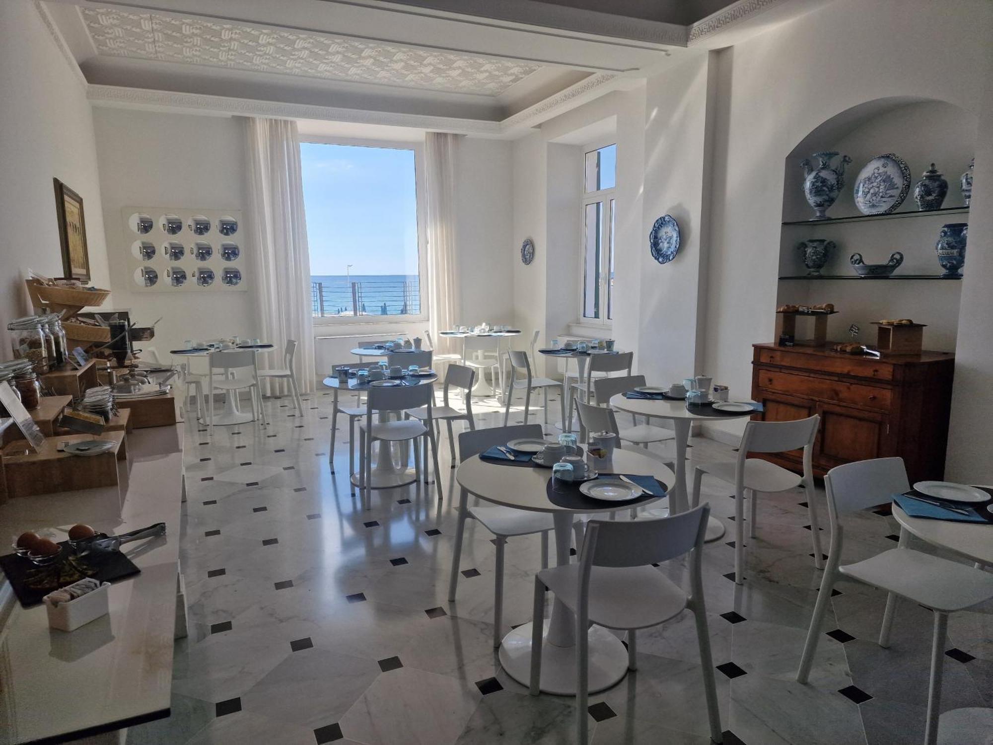 Hotel Miramare Spotorno Bagian luar foto